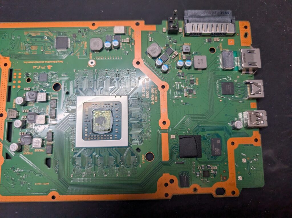 コントローラを認識しないCUH-2000のメイン基板の修理時の写真