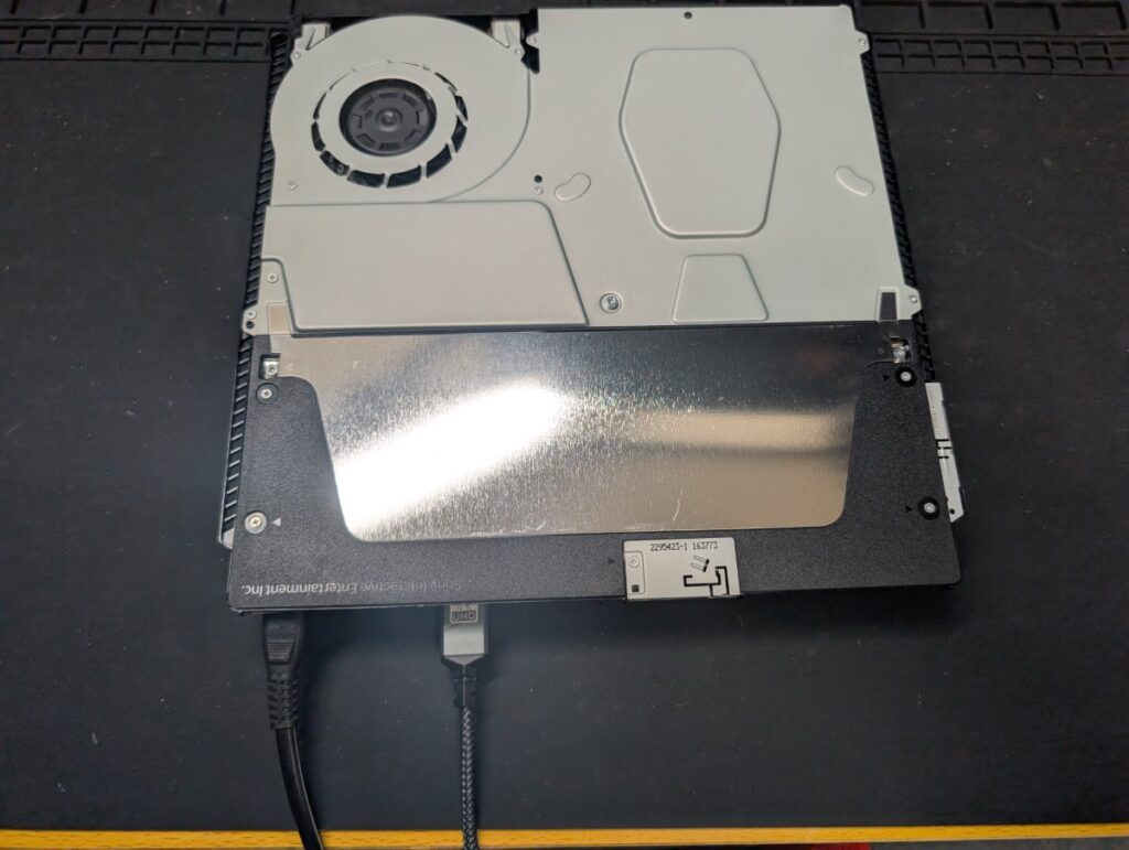 コントローラを認識しないCUH-2000のメイン基板の修理後の動作点検時の写真