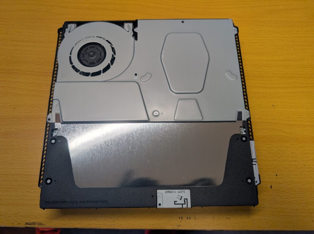 コントローラを認識しないCUH-2000の分解時の写真