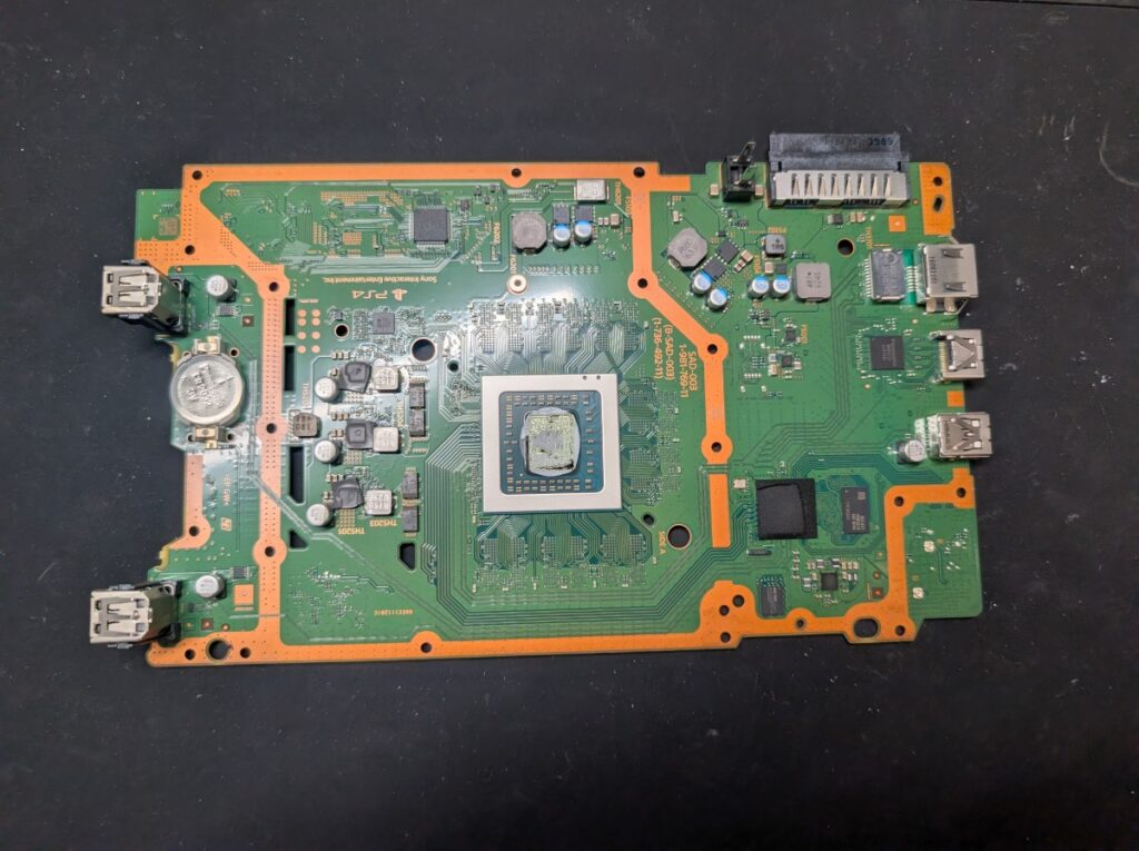 コントローラを認識しないCUH-2000のメイン基板の写真