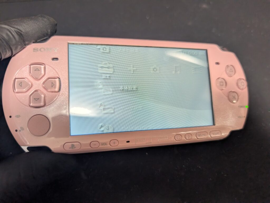 PSP-3000の液晶交換後の動作点検時の写真