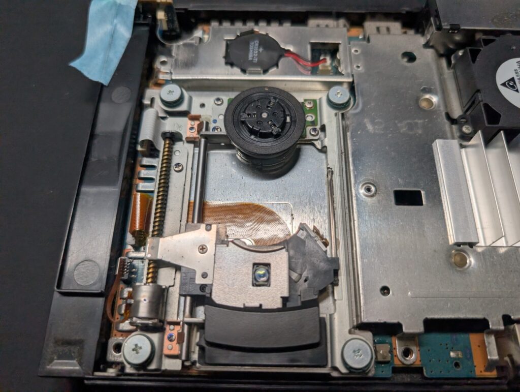 SCPH-70000のトレイ開閉センサー修理時の写真