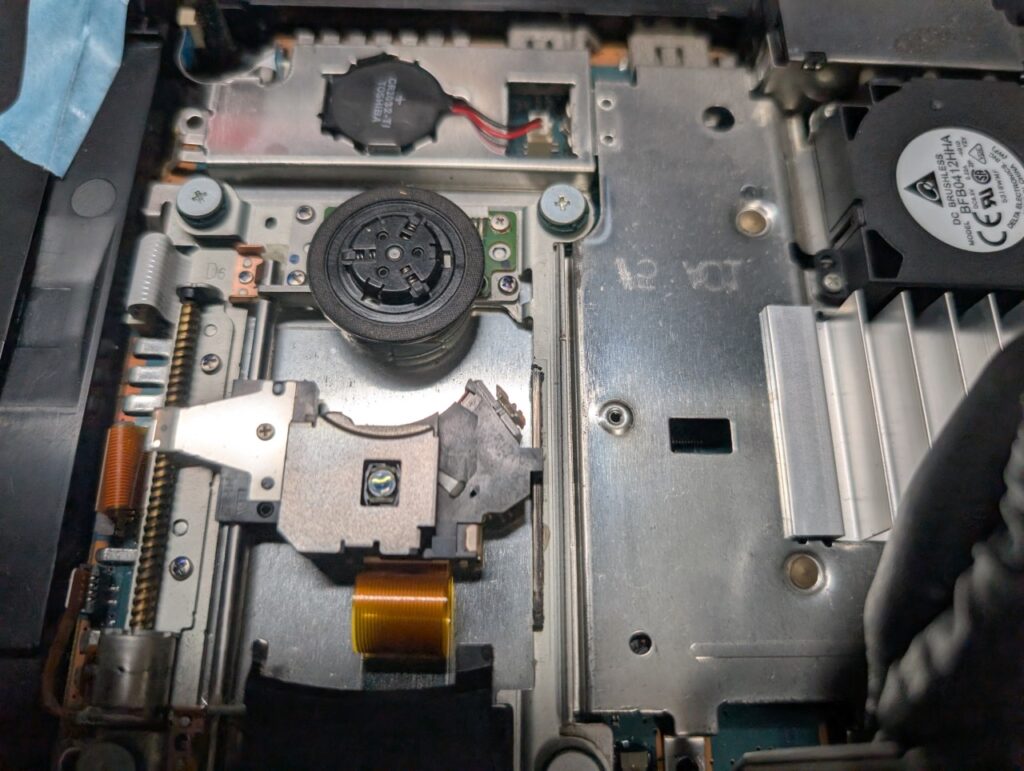 SCPH-70000のトレイ開閉センサー修理時の写真