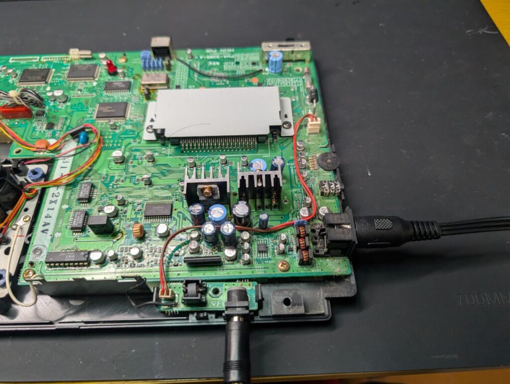 PCエンジンDUOのコンデンサ交換後の動作点検の写真