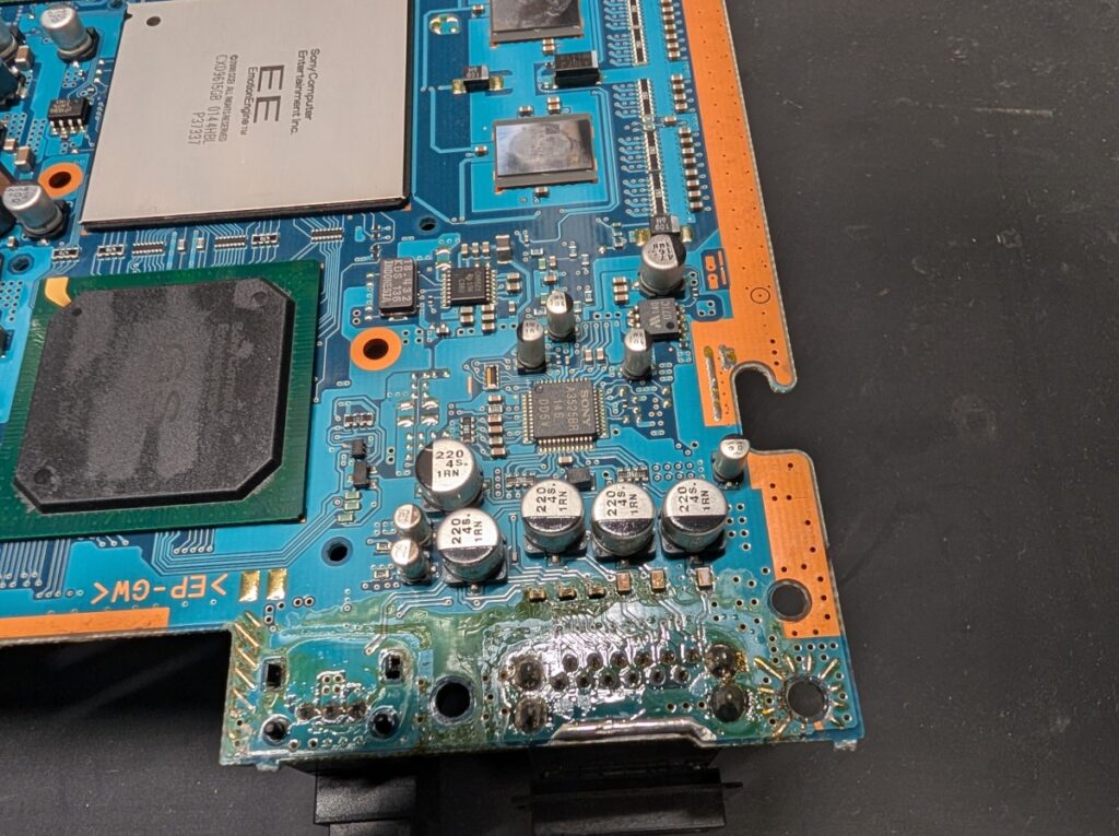 SCPH-30000のコンデンサ点検時の写真