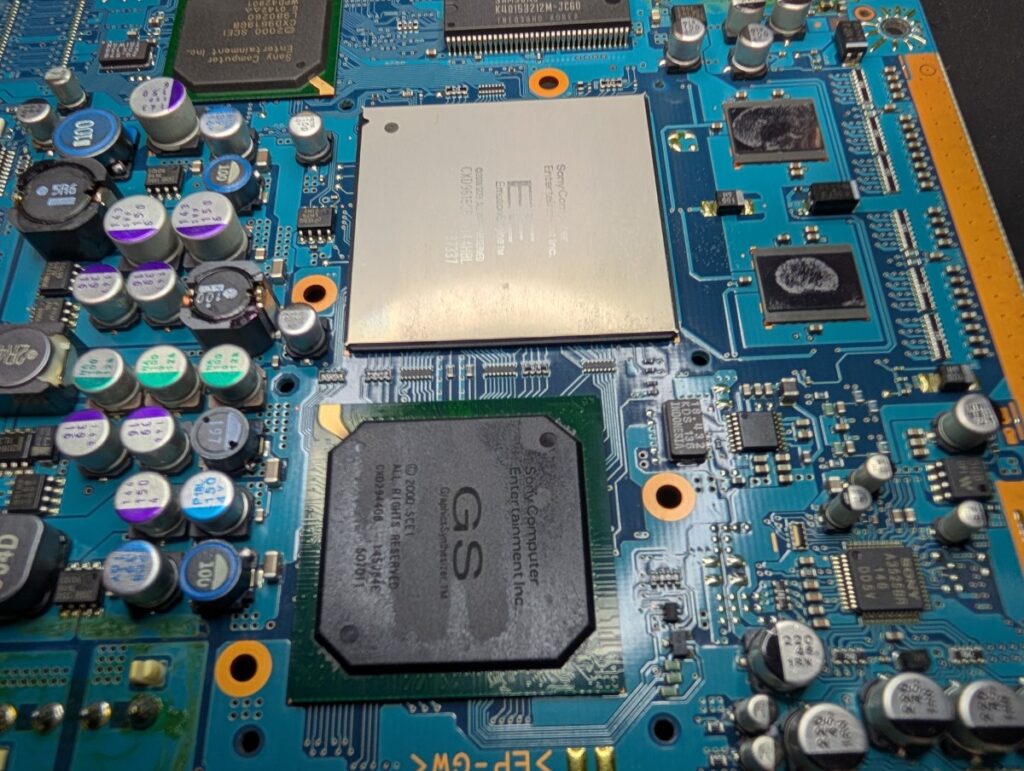 SCPH-30000の主要チップの写真