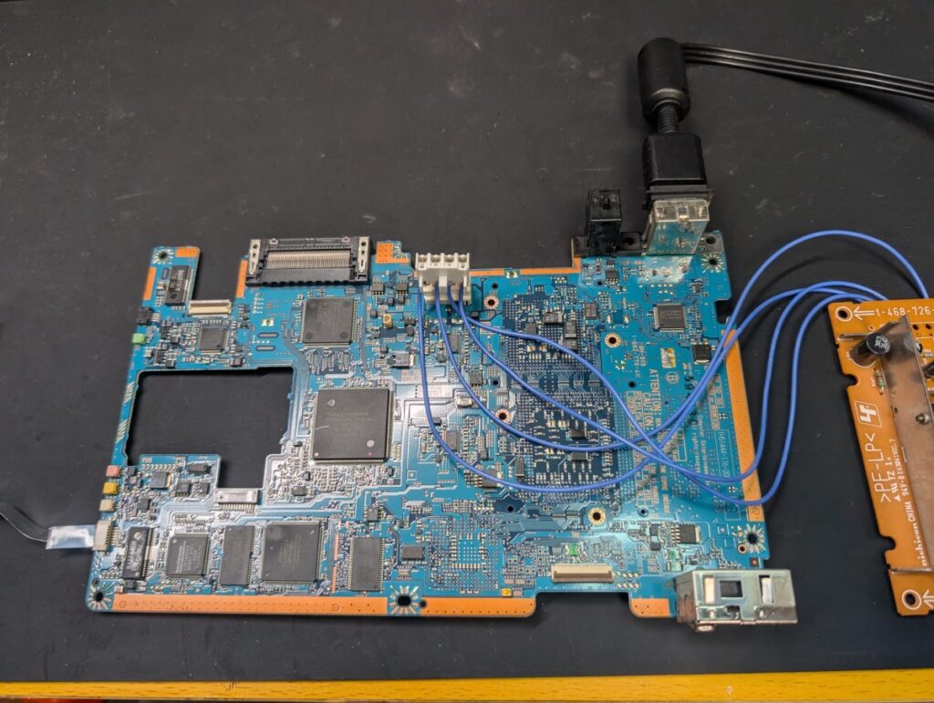 SCPH-30000の基板修理後の動作点検時の写真