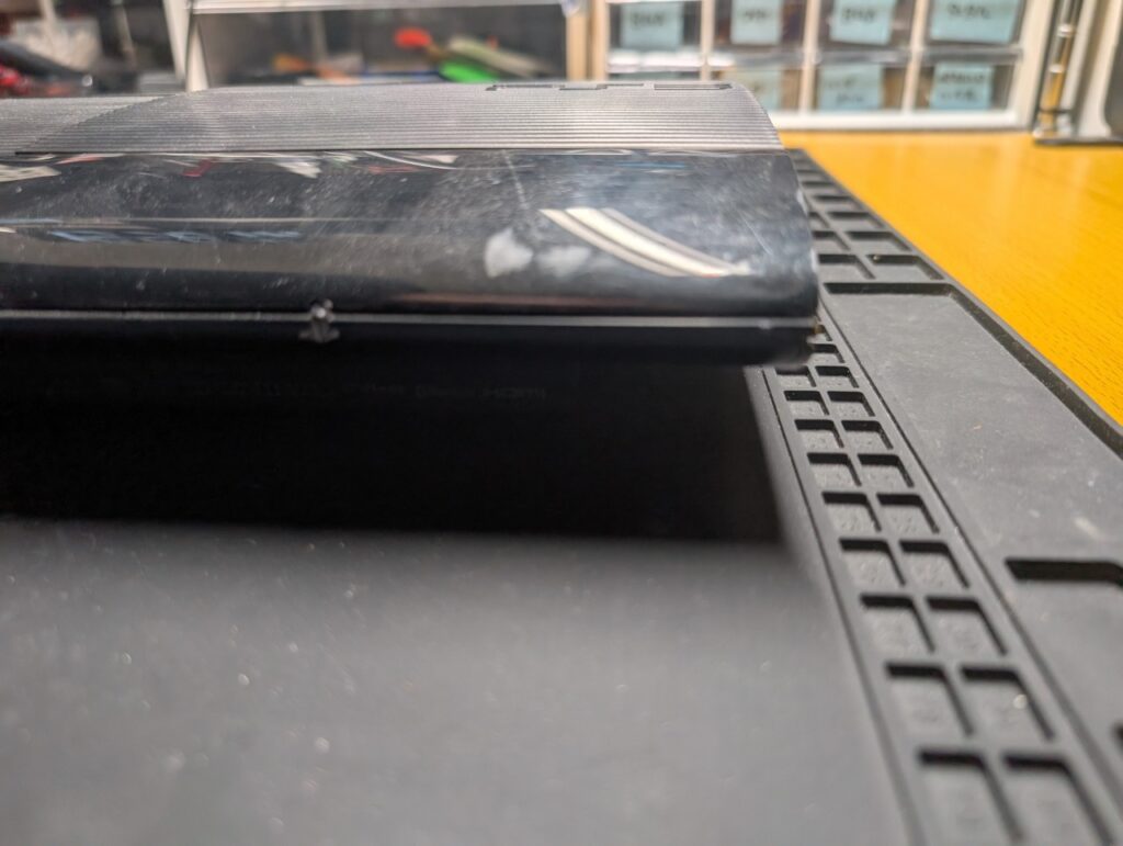 電源が入らないCECH-4300の写真