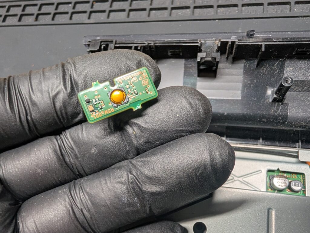 CECH-4300の起動スイッチの写真