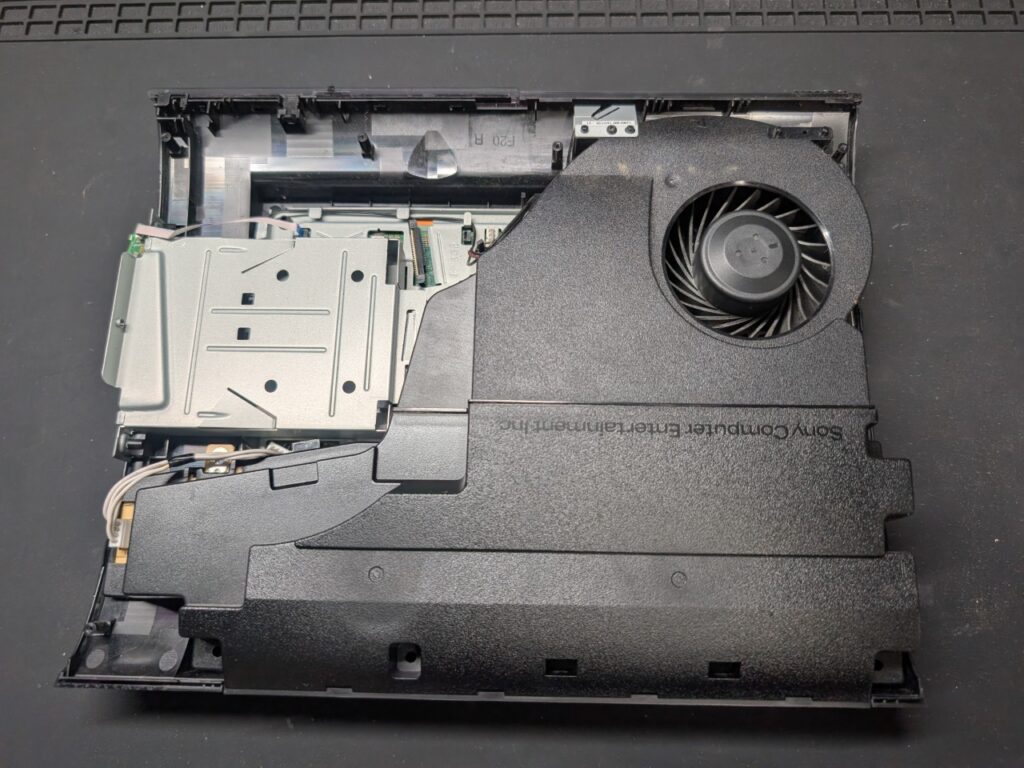 CECH-4300の修理後の組み立て時の写真