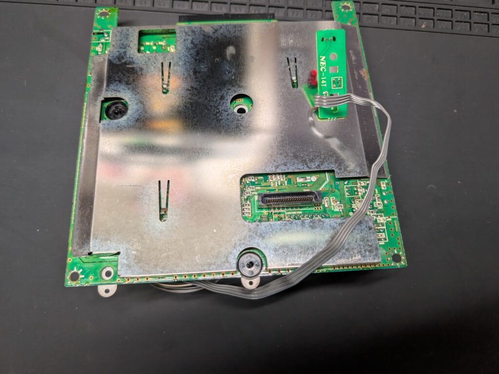 スーパーCD-ROM2のシールドプレートを取り外し時の写真