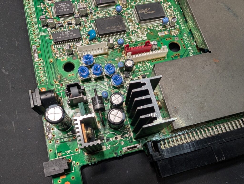 スーパーCD-ROM2の基板のコンデンサ交換時の写真