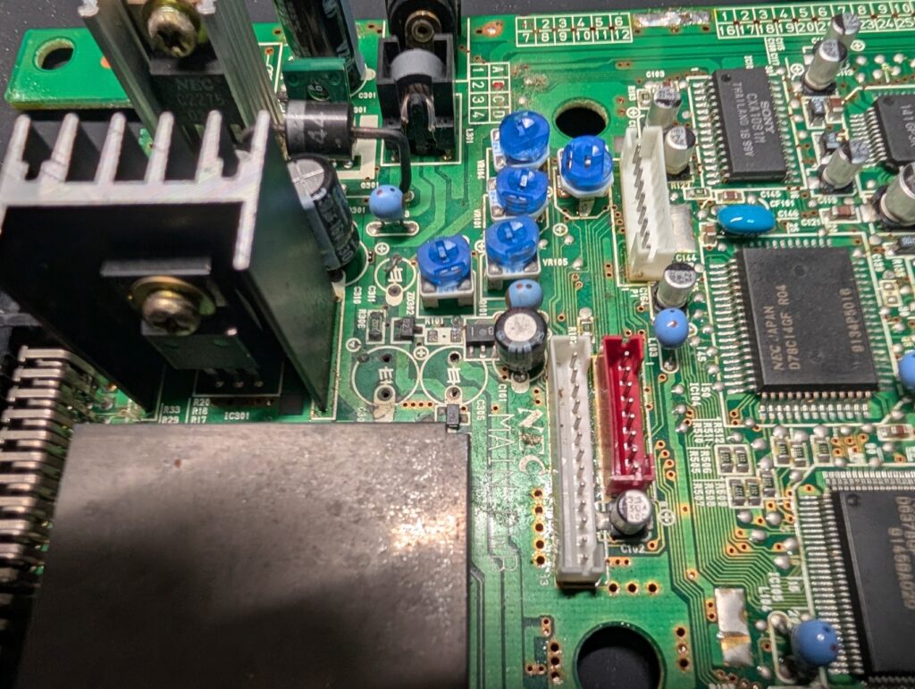 スーパーCD-ROM2の基板のコンデンサ交換時の写真