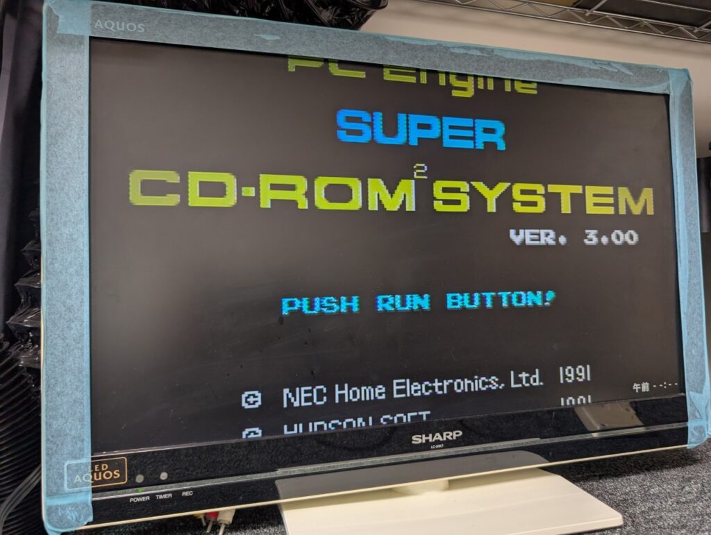 スーパーCD-ROM2の基板のコンデンサ交換後の動作点検時の写真