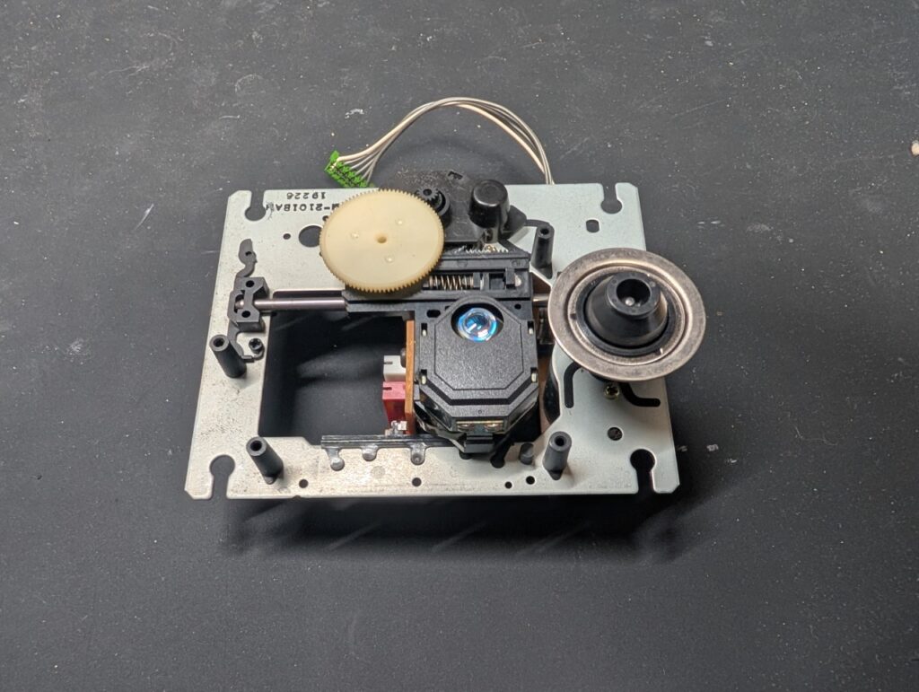 スーパーCD-ROM2のピックアップレンズ交換時の写真