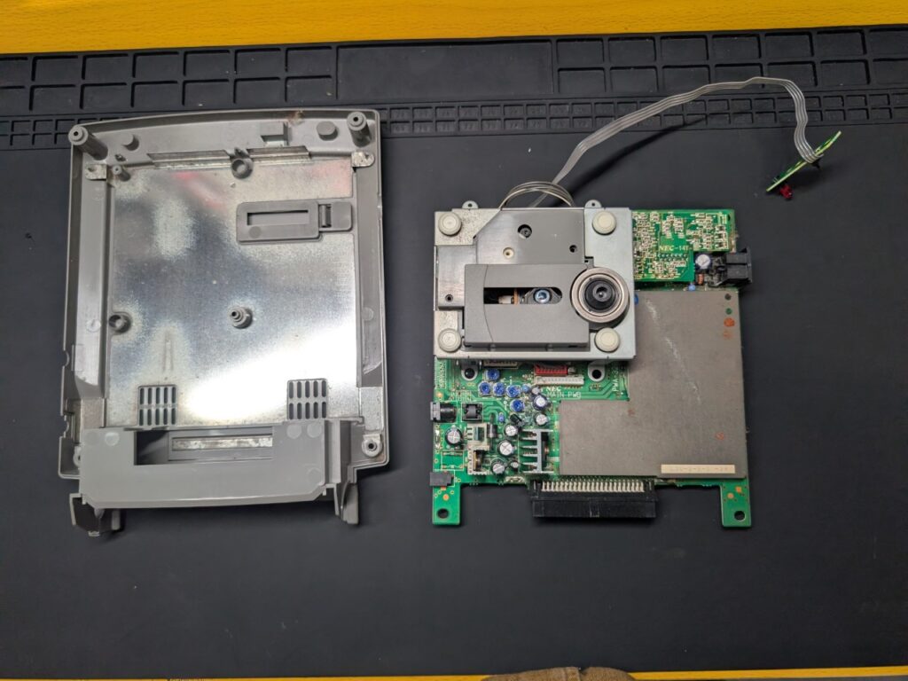 スーパーCD-ROM2の分解時の写真