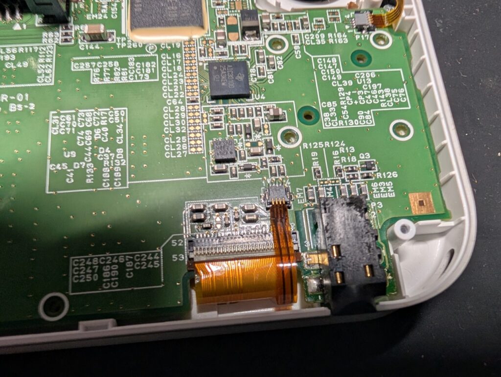 3DSLLの下画面と下画面バックライトケーブルの写真