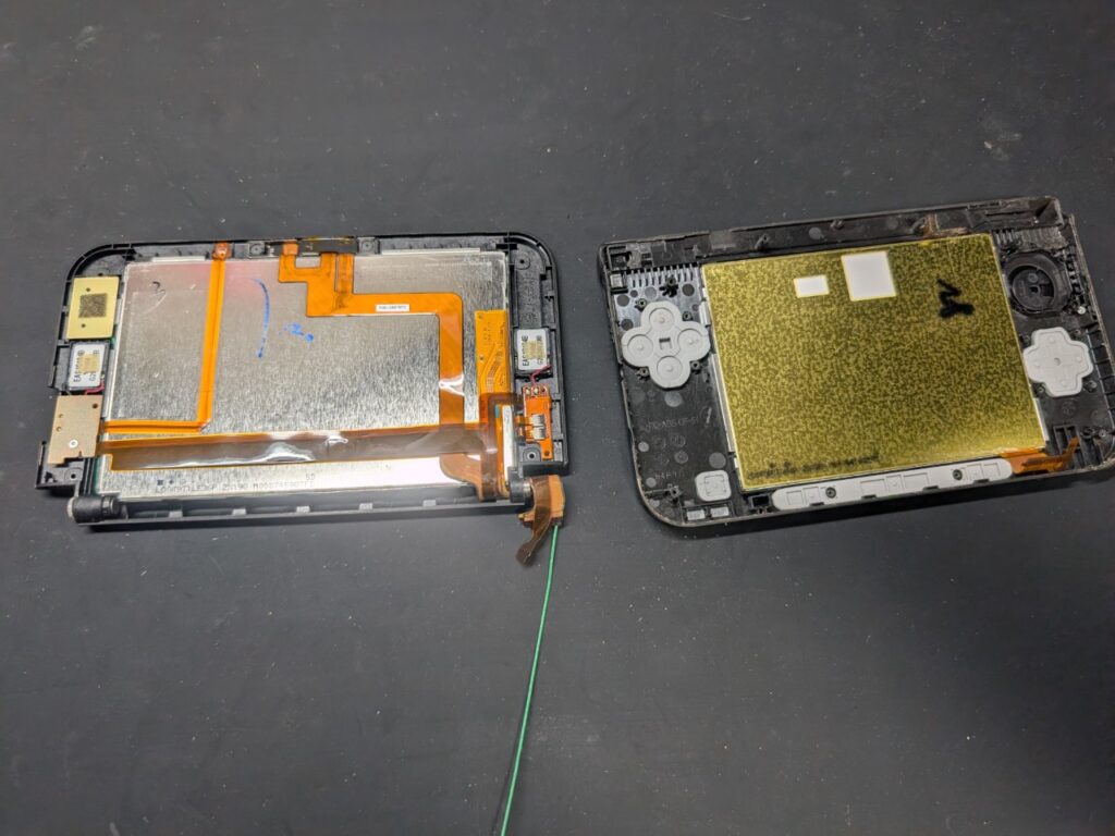 3DSLLのスピーカーケーブル交換時の写真