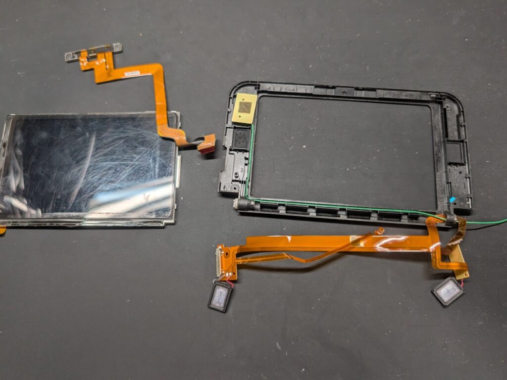 3DSLLのスピーカーケーブル交換時の写真