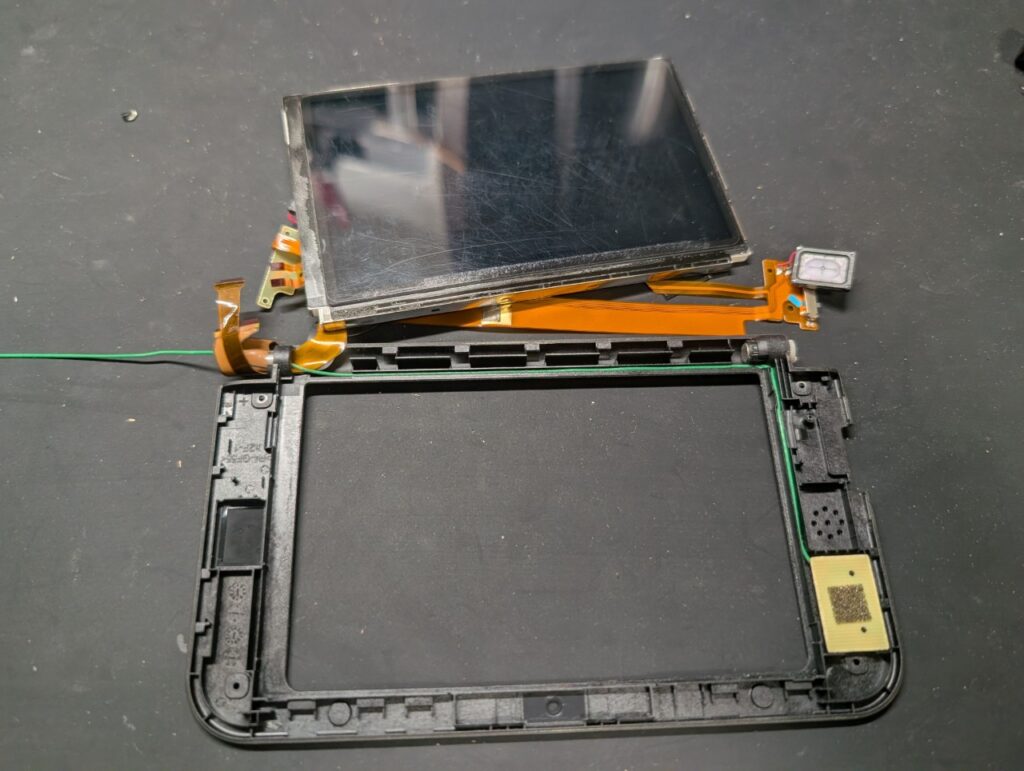 3DSLLのスピーカーケーブル交換時の写真