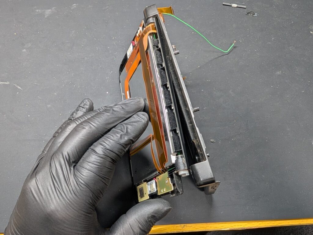 3DSLLのスピーカーケーブル交換時の写真