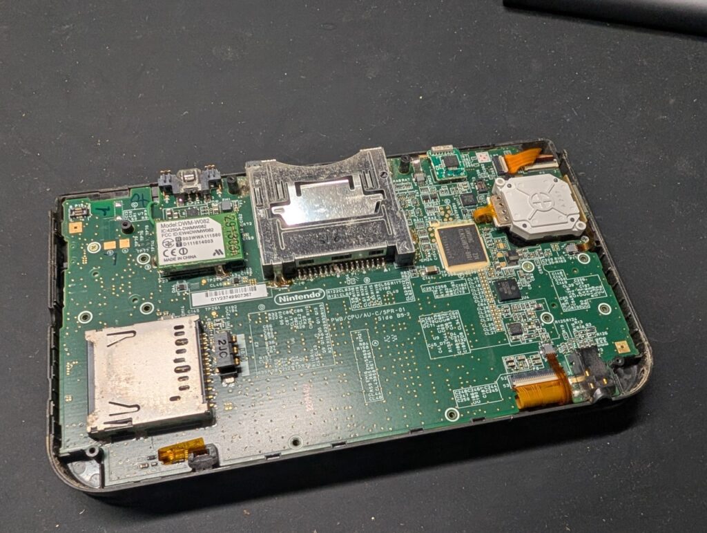 3DSLLのスピーカーケーブル交換後の動作点検時の写真