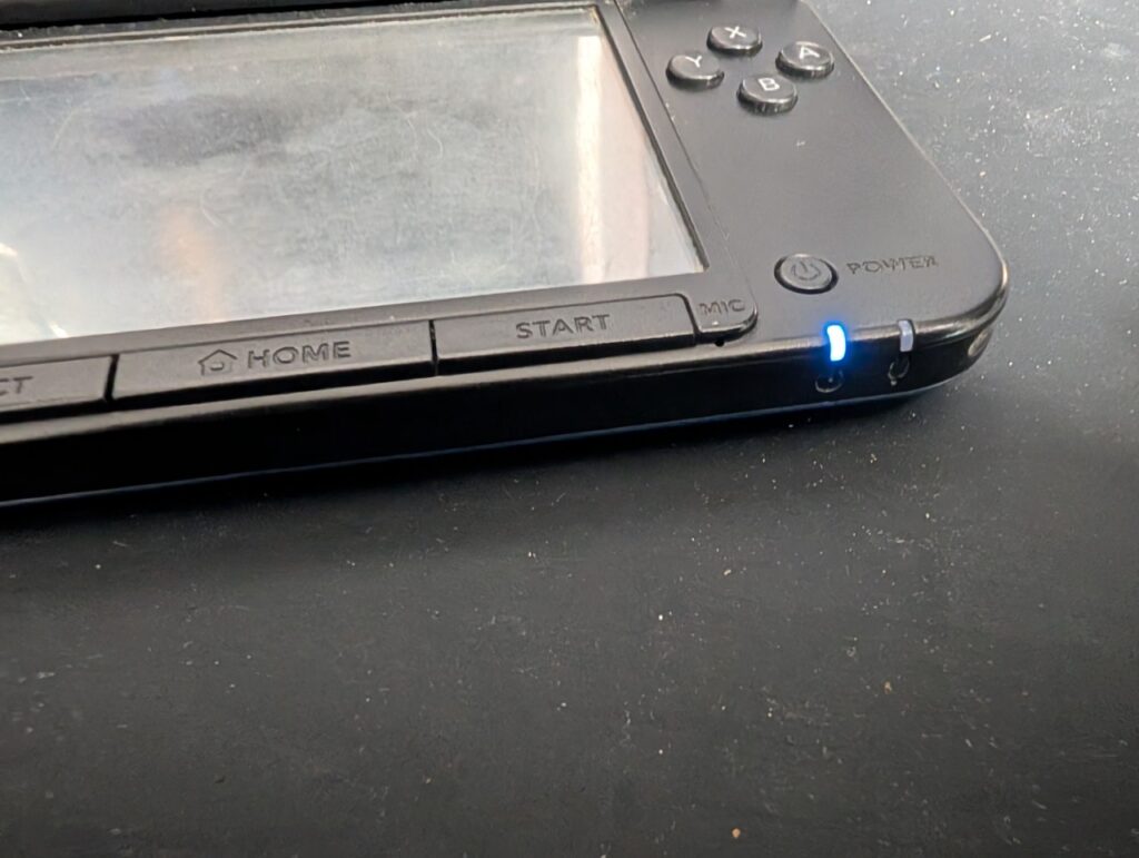 3DSLLの電源ランプの写真