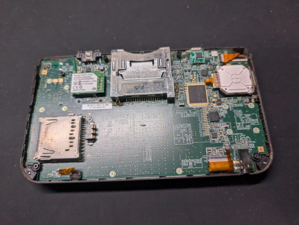 3DSLLのスピーカーケーブル交換時の写真