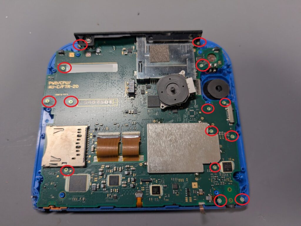 基板を固定しているネジの位置の写真