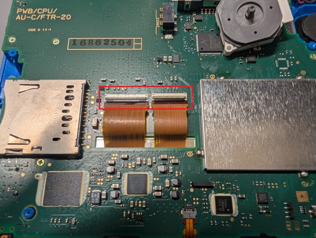 2DSの液晶ケーブルの写真