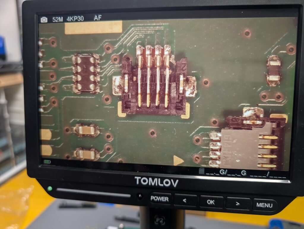 2DSのタッチパネルコネクターを交換時の写真