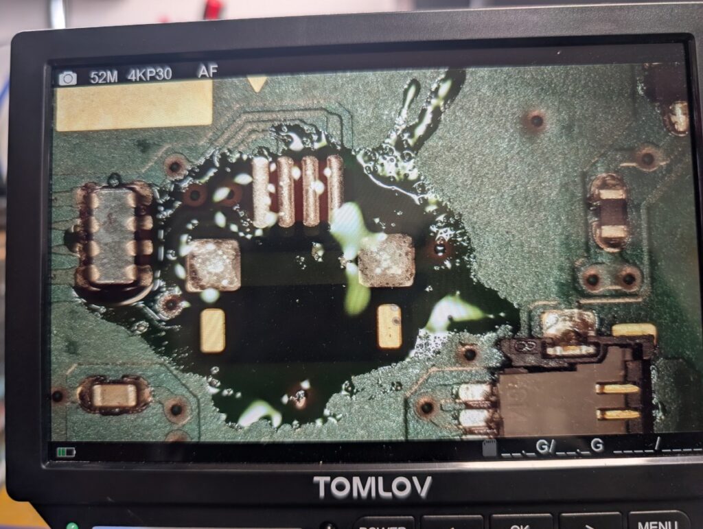 2DSのタッチパネルコネクターを交換時の写真