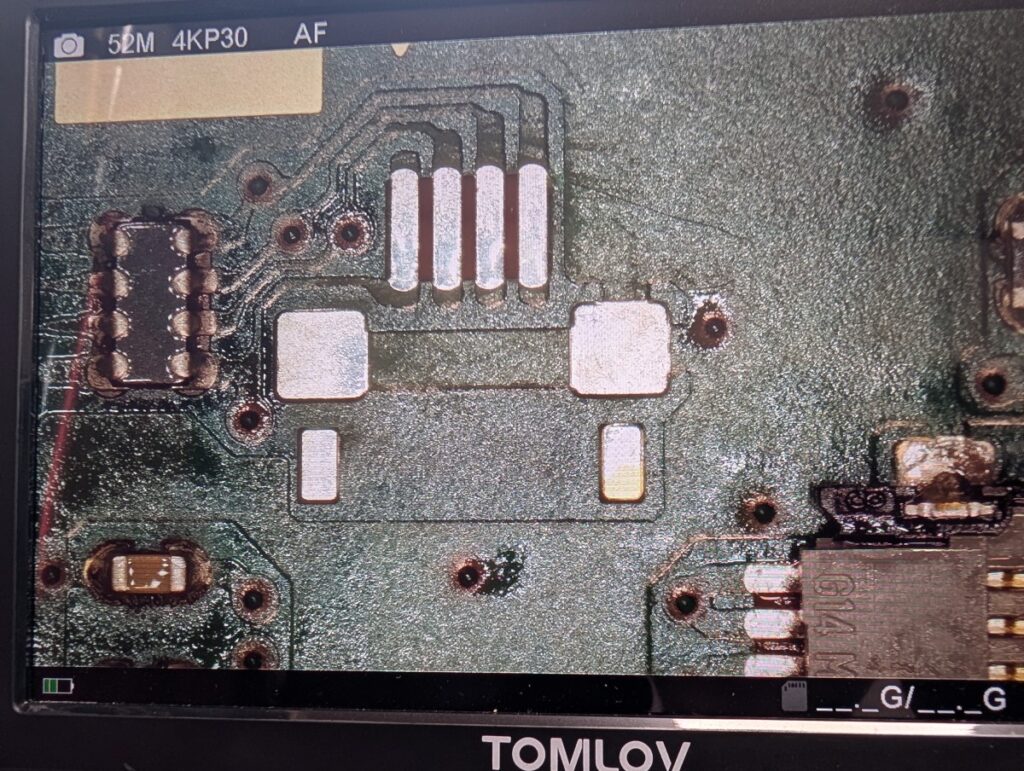 2DSのタッチパネルコネクターを交換時の写真