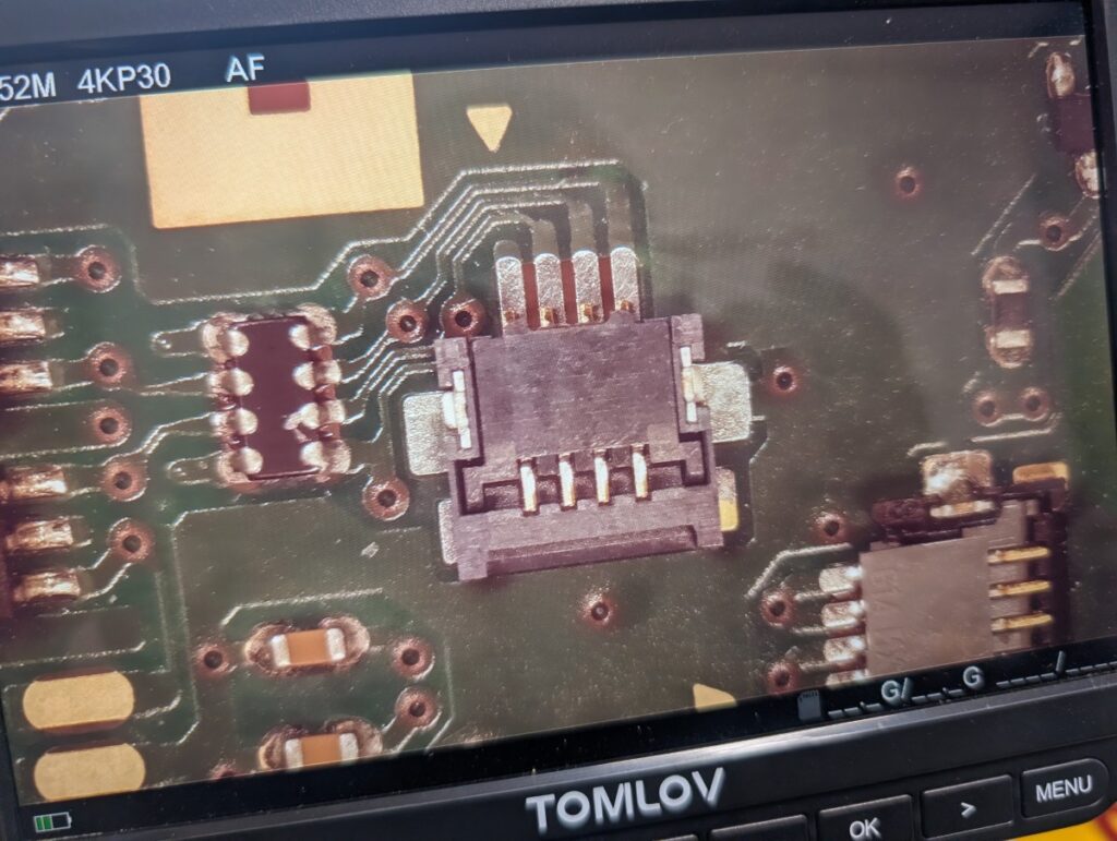 2DSのタッチパネルコネクターを交換時の写真