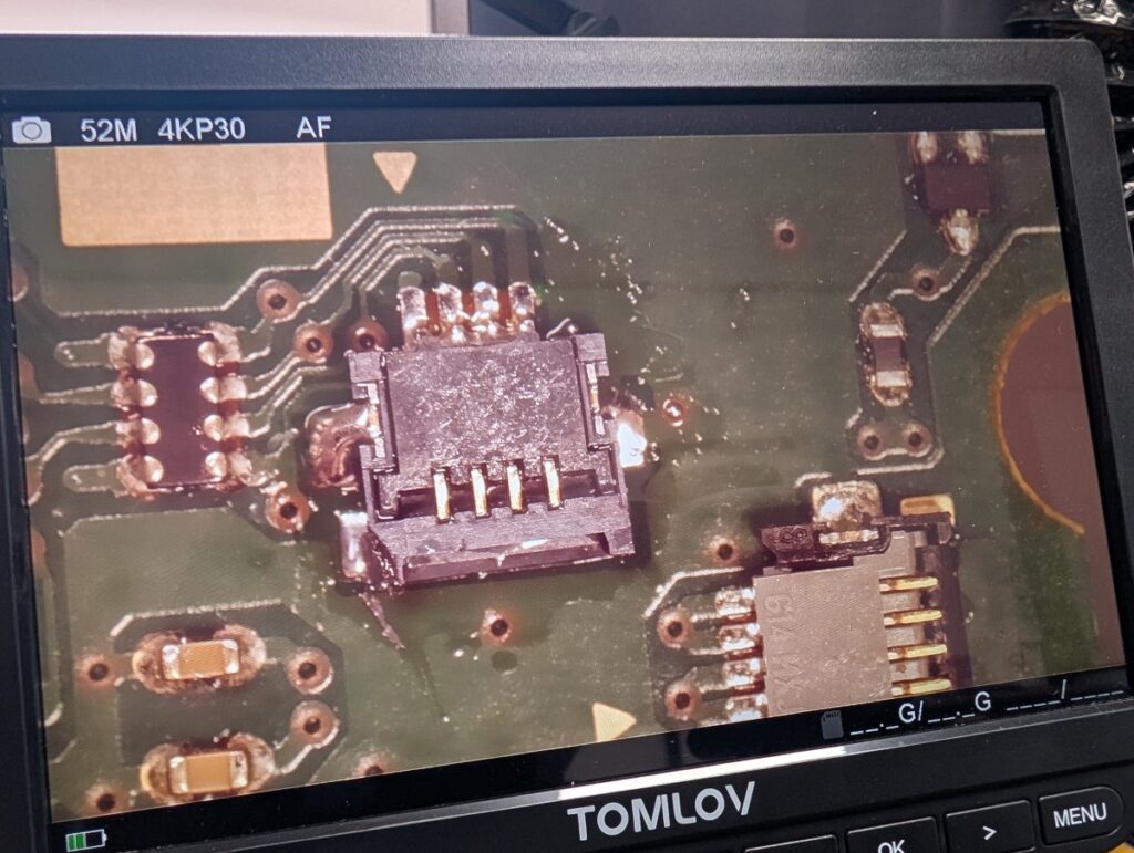 2DSのタッチパネルコネクターを交換時の写真