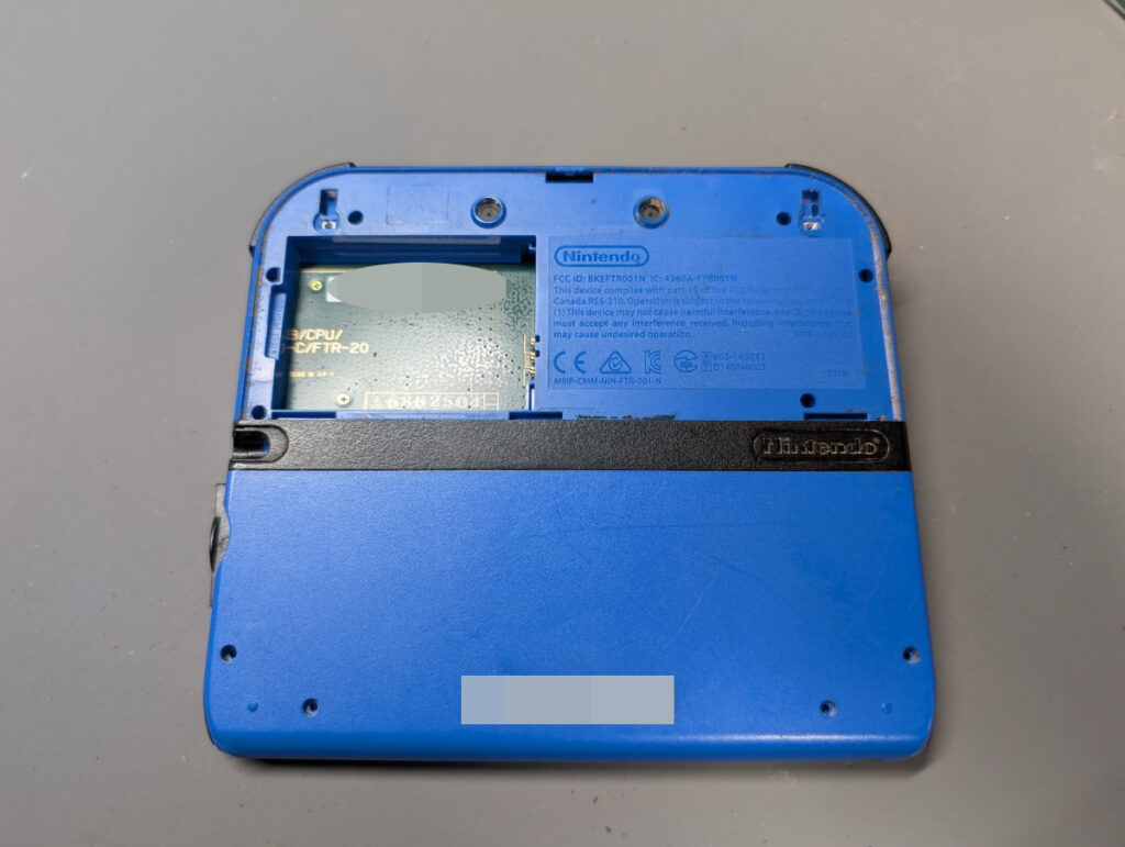 2DSのタッチパネル交換後の組み立て時の写真