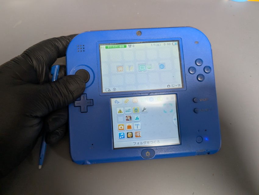 2DSのタッチパネル交換後の動作確認時の写真