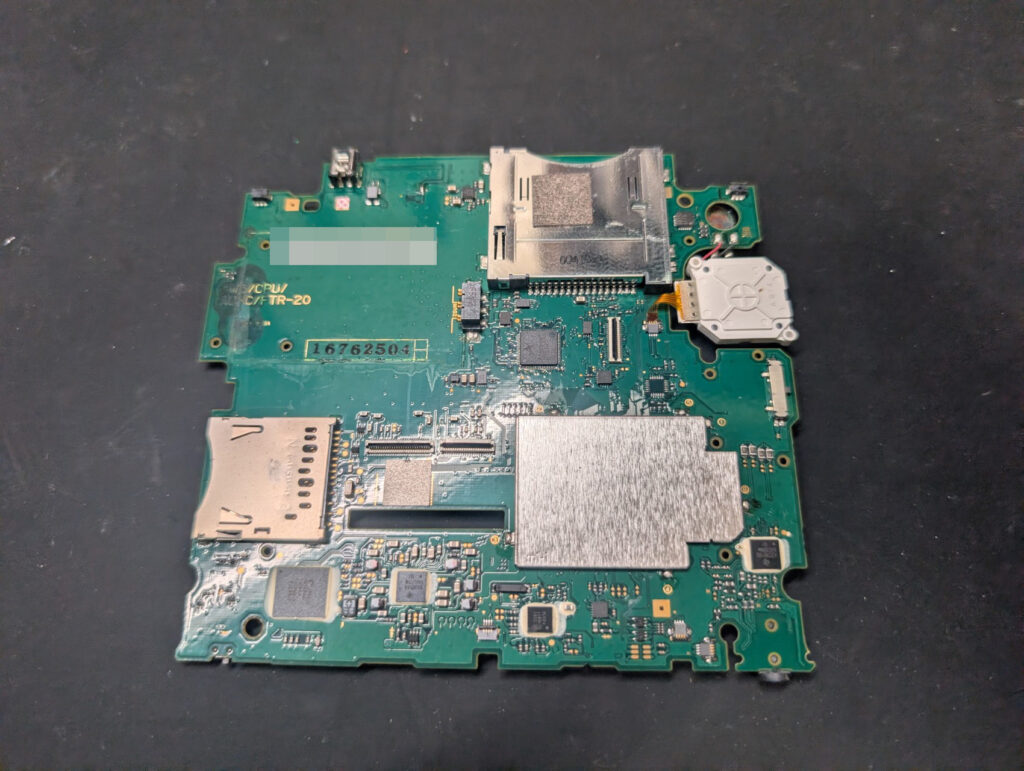 Lボタンが反応しない2DSのメイン基板の写真
