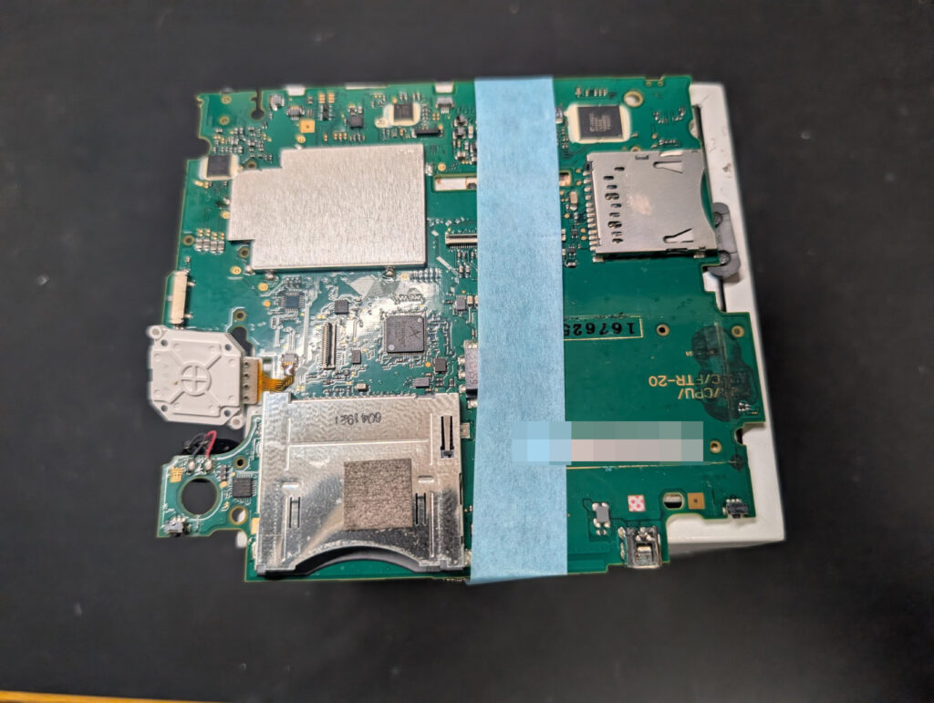 2DSのLボタン取り外す時の写真