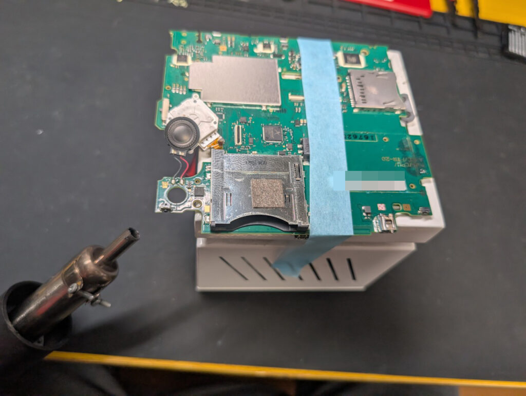 2DSのLボタン取り外し時の写真