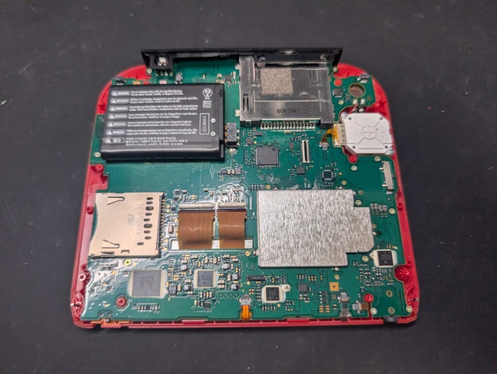 2DSのLボタンを交換した後の動作点検時の写真