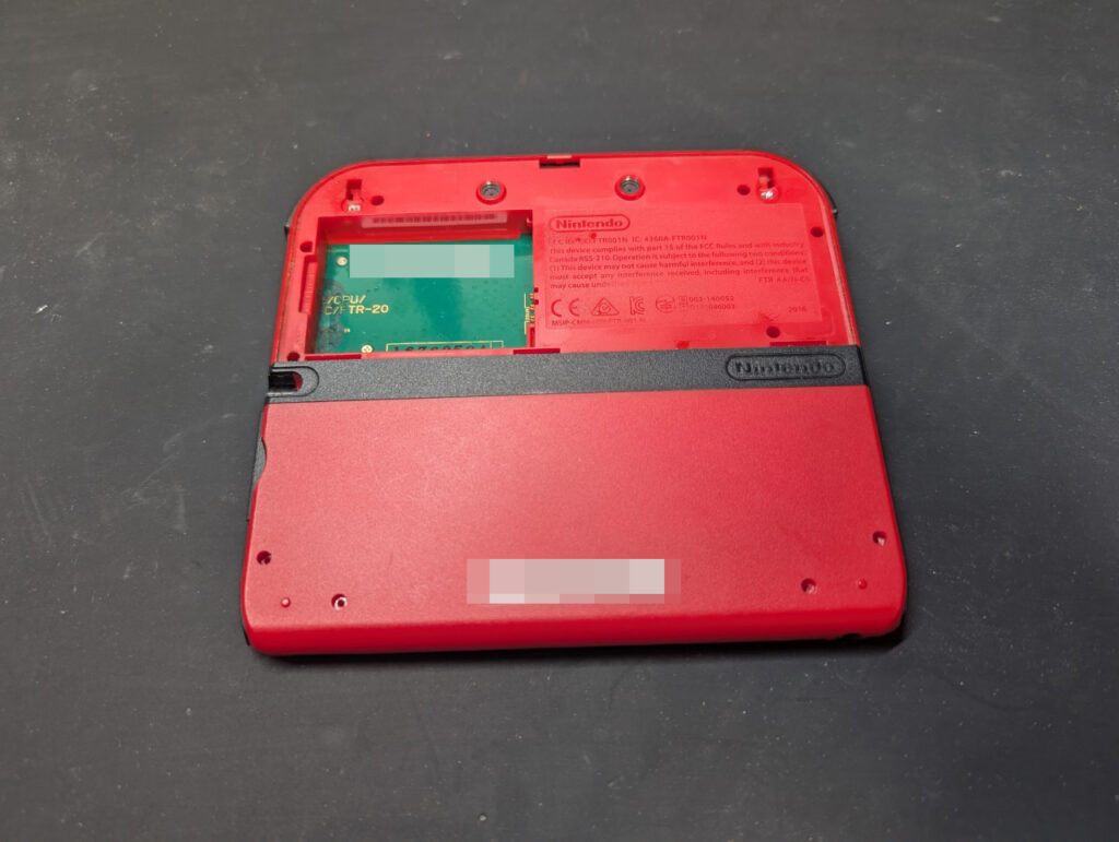 Lボタンが反応しない2DSを分解している時の写真
