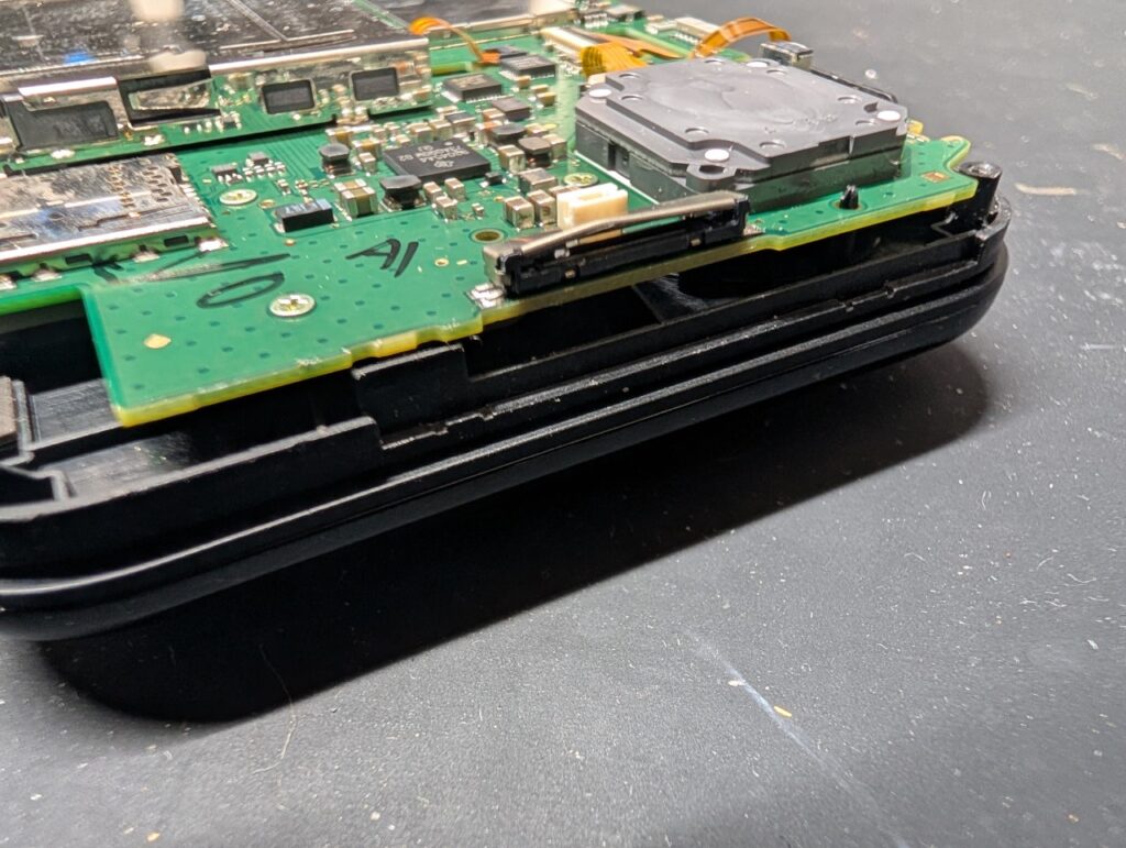 2DSLLの破損したボリュームスイッチの写真