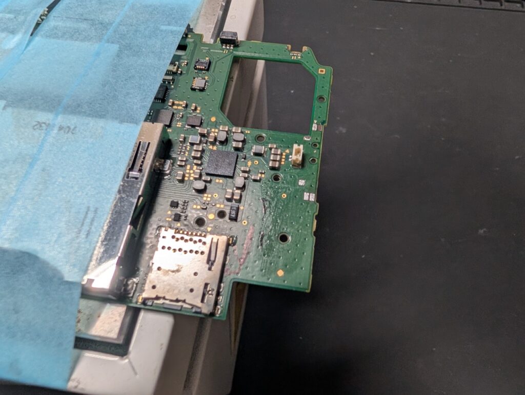 2DSLLのボリュームスイッチ取り外し時の写真