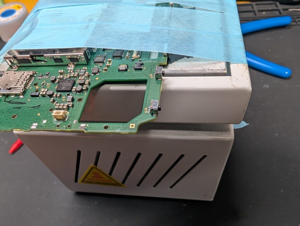 2DSLLのLボタン取り付け時の写真