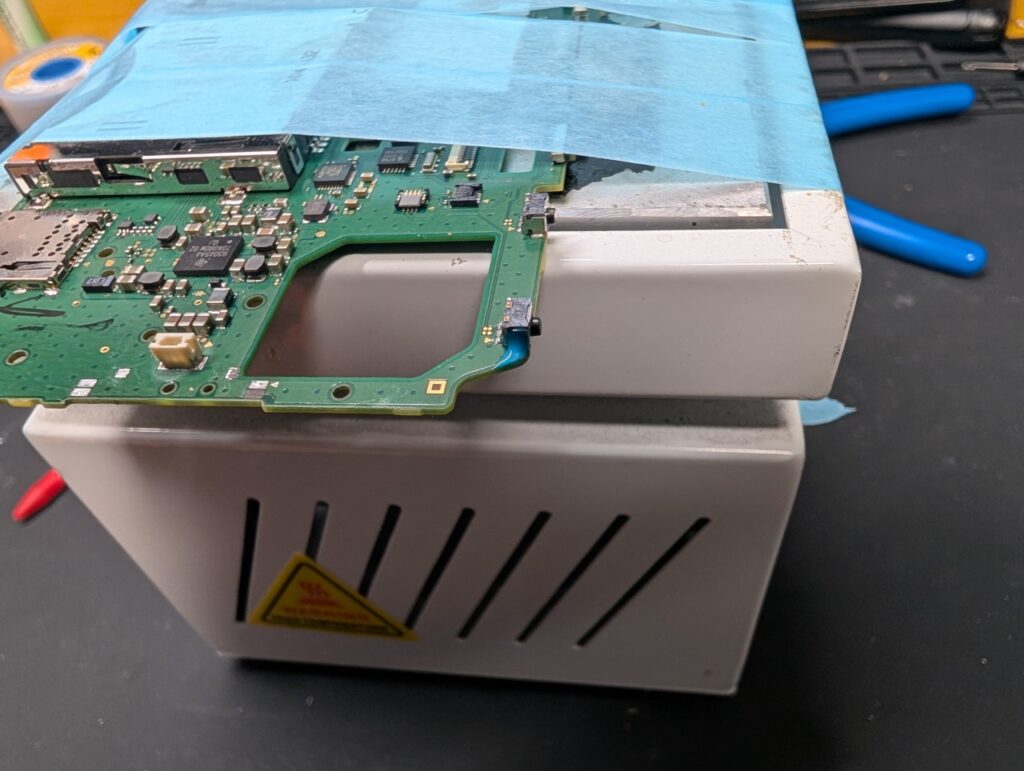 2DSLLのLボタン取り付け時の写真