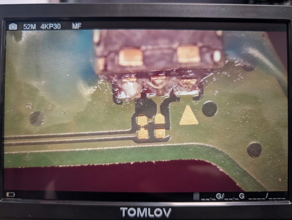 2DSLLのLボタン取り付け時の写真