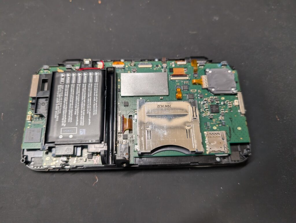 2DSLLの修理後の組み立て時の写真