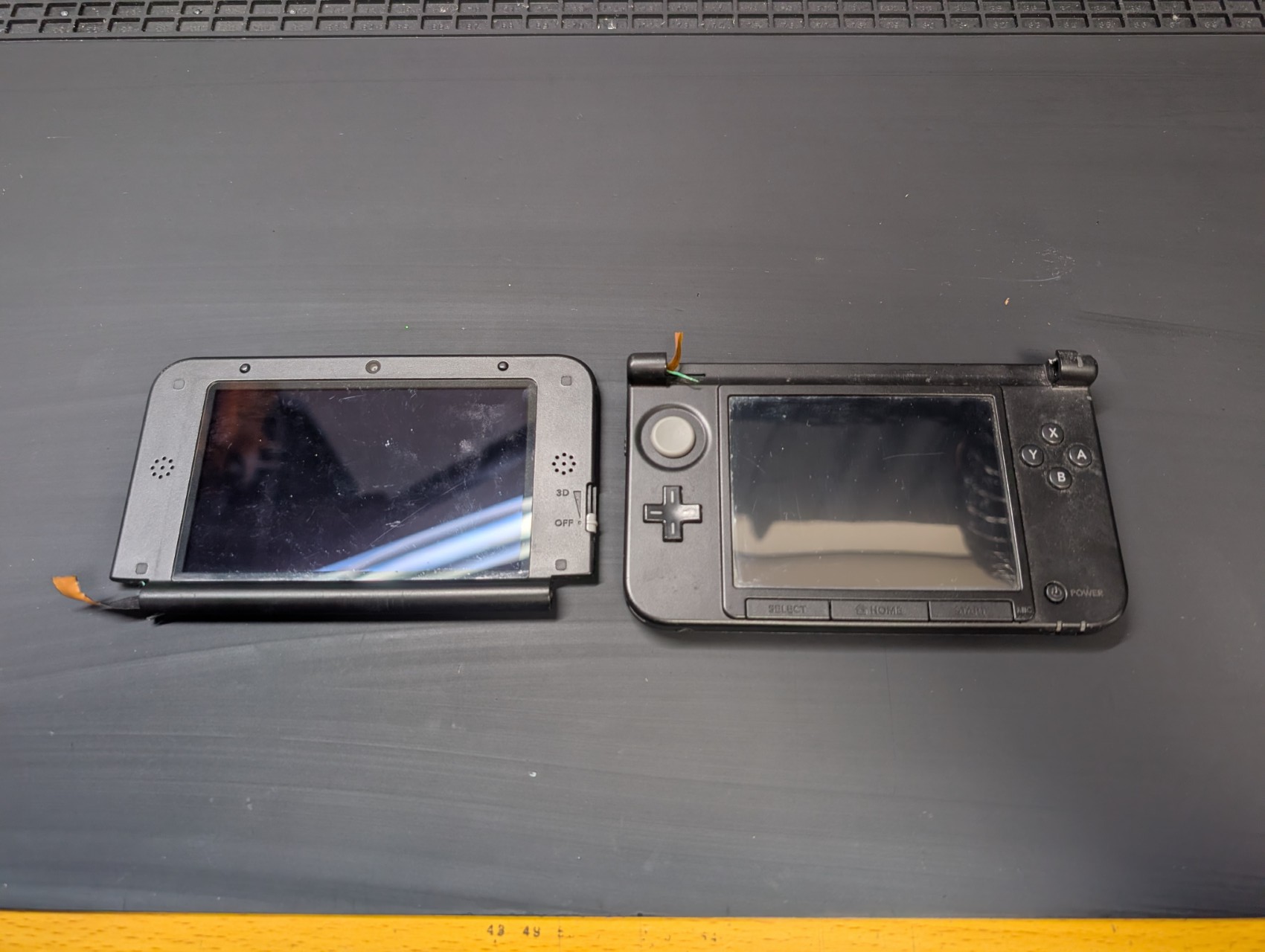 3DS LL】本体が折れて上下が分離してしまった故障の修理｜ヒンジ破損