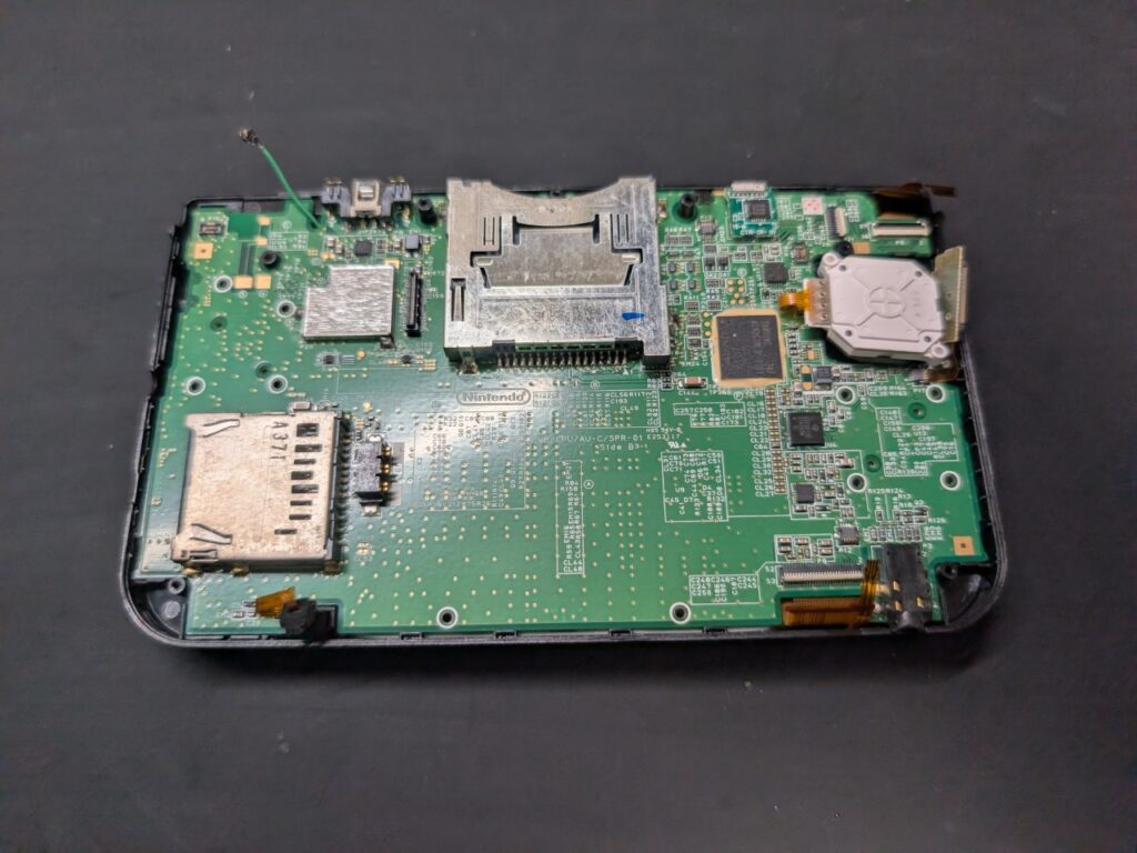 3DSLLの部品移植時の写真